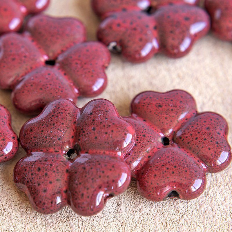 бусина, керамика "клевер", цвет красный, 28x28x7 мм