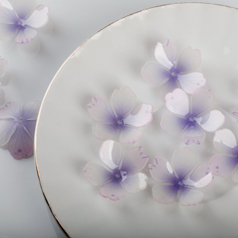 бусина, акрил "цветок сливы", цвет белый/сиреневый, 28x28x8-10 мм