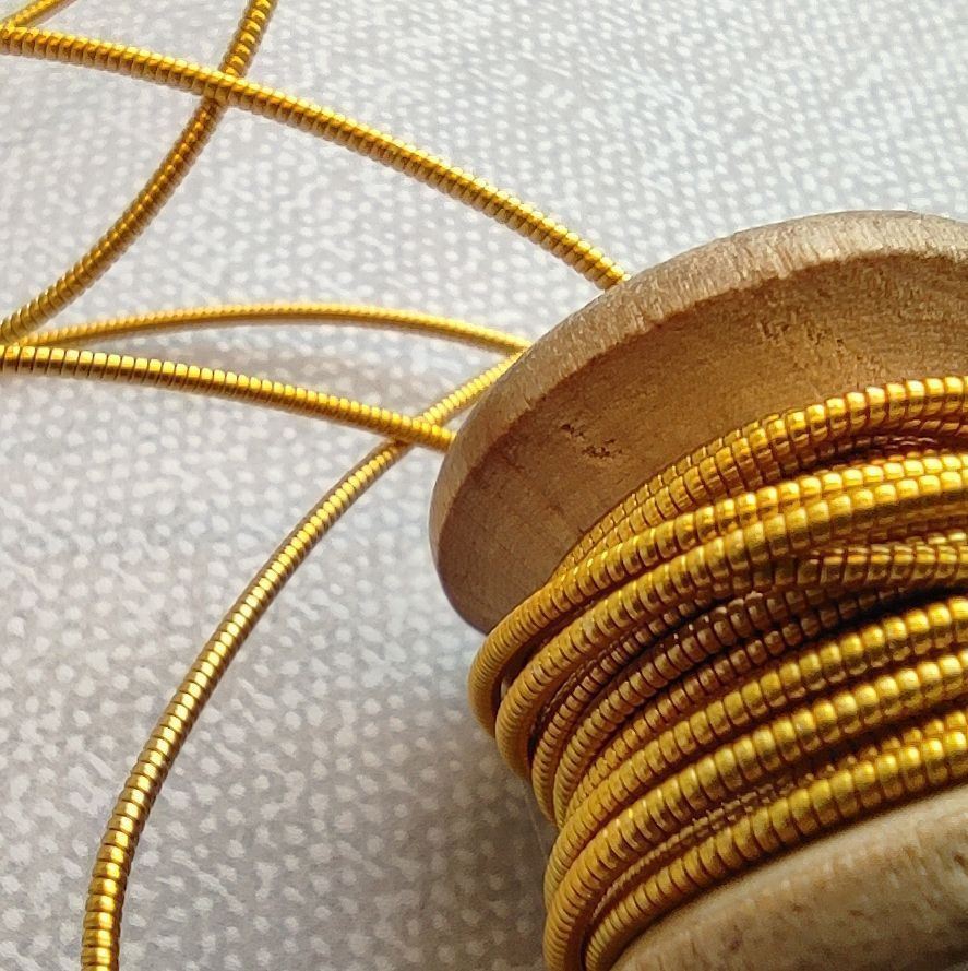 канитель жесткая, цвет насыщенное золото, 1.3 мм