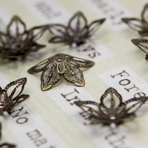 шапочка для бусин "лилия", античная бронза, 18х3 мм