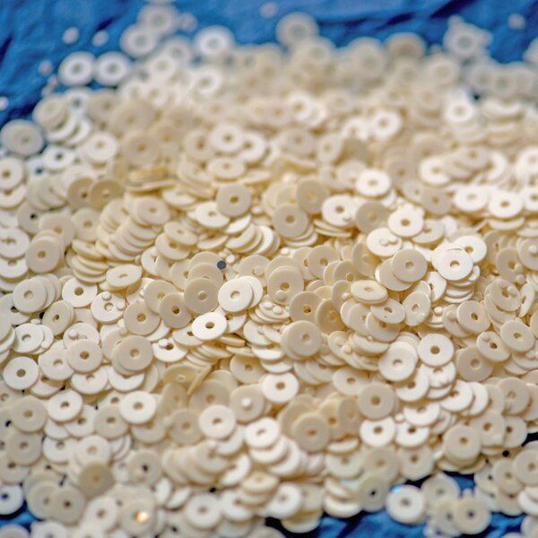 пайетки плоские, сливочный, 4 мм