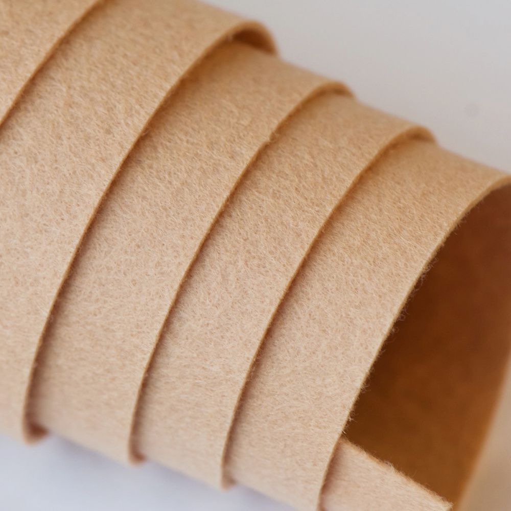 фетр 813 песочный, 1.2 мм, 28х33 см