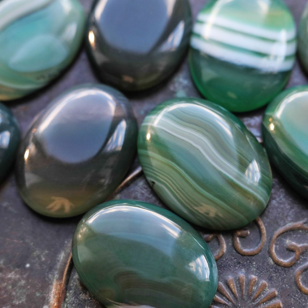 кабошон агат овальный, цвет зеленый, 38-40x28-30x8-10 мм