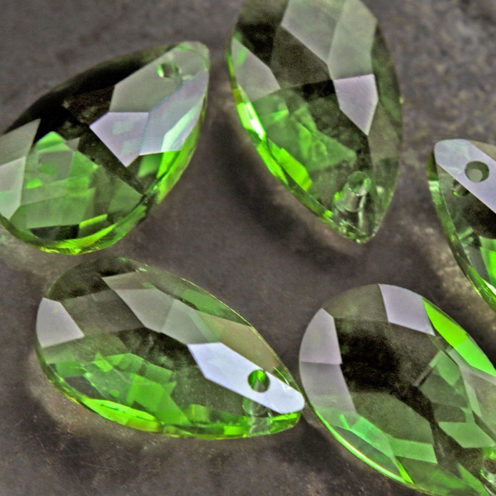 подвеска стеклянная "капля", граненая, цвет зеленый, 22х13 мм