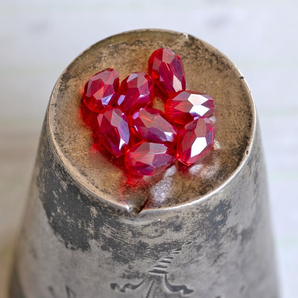 бусина "капля", граненая, стекло, цвет красный радужный, 6х4 мм