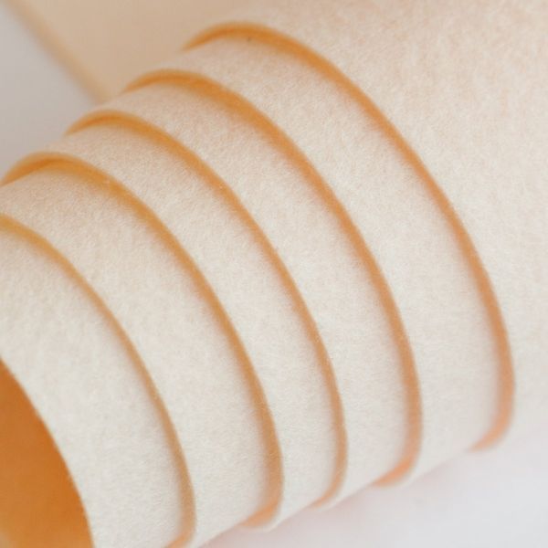 фетр 803 кремовый, 1.2 мм, 33х110 см