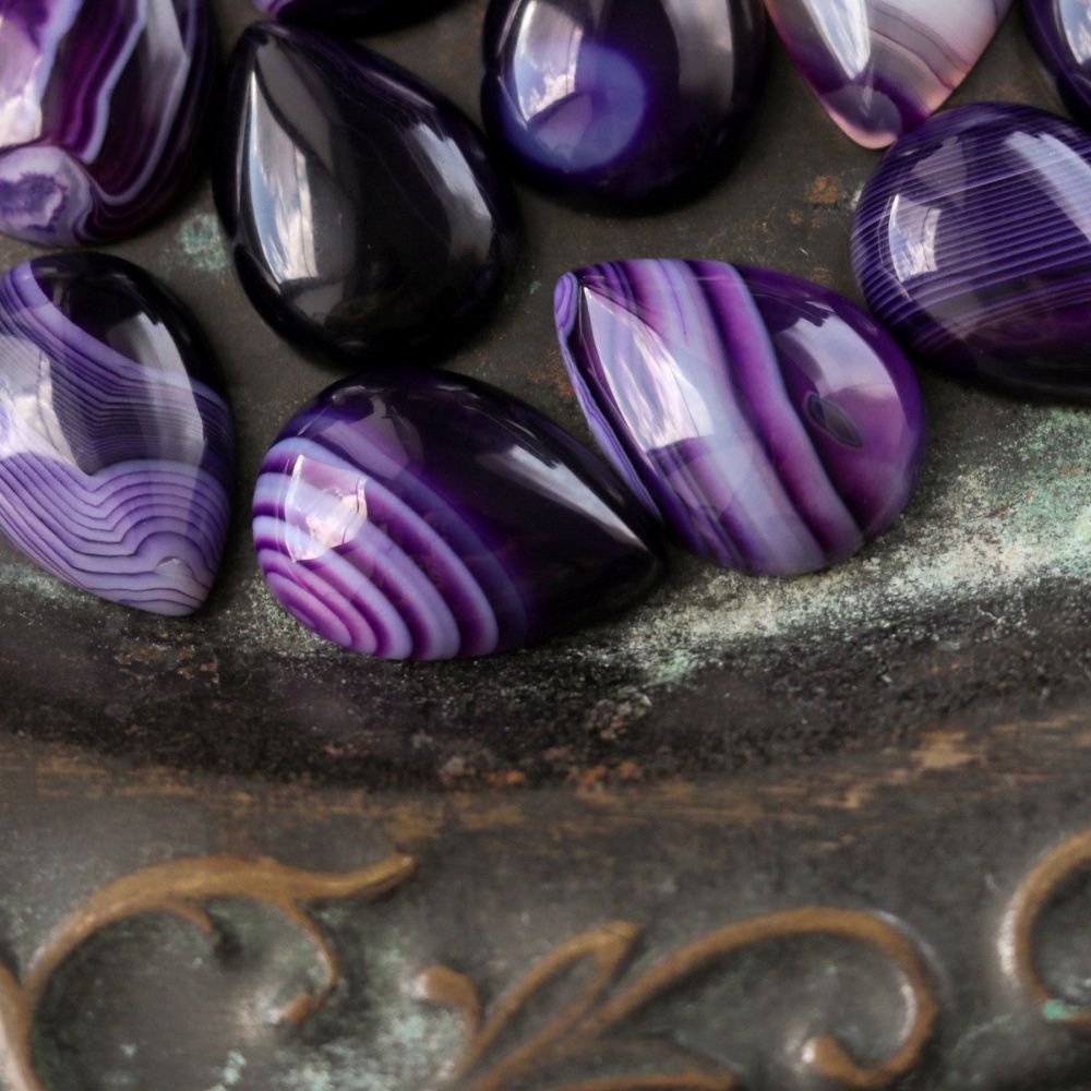 кабошон агат каплевидный, полосатый, цвет темно-фиолетовый, 25x18x6-7 мм