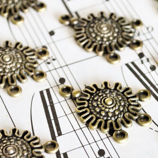 коннектор "клякса", цвет античная бронза, 27х18 мм