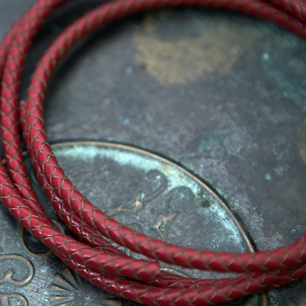 шнур кожаный круглый, плетеный, цвет красный, диаметр 5 мм