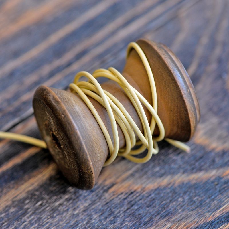 шнур кожаный, цвет сливочно-желтый, диаметр 1.5 мм