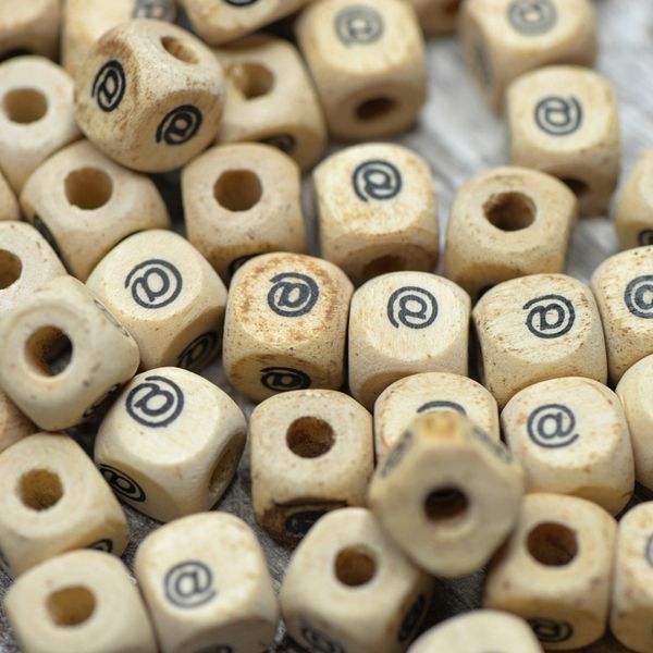 бусина дерево " cобачка @", куб, цвет натуральный, 10 мм