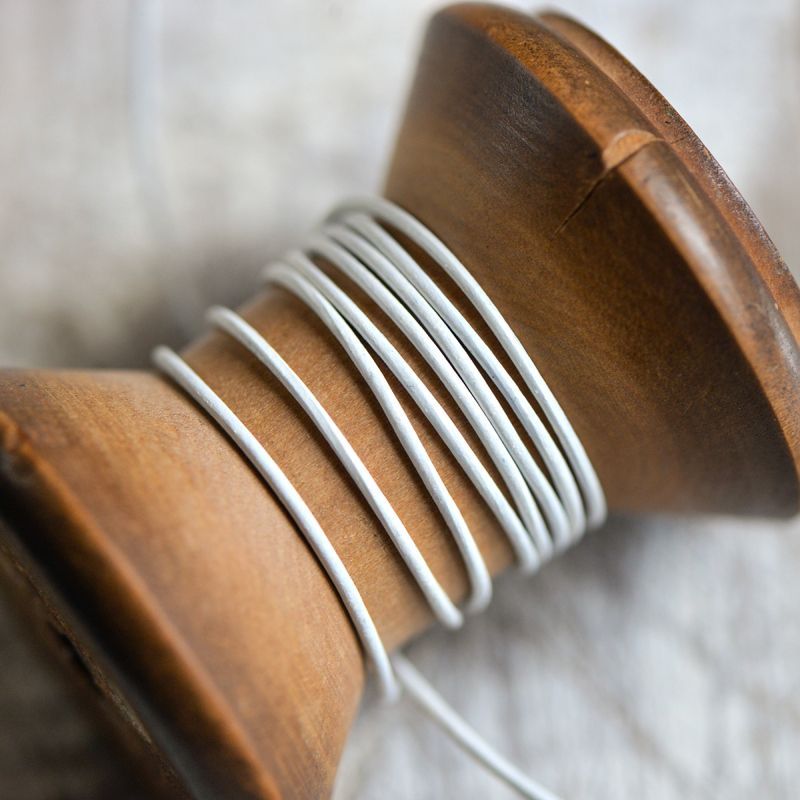 шнур кожаный, цвет белый, диаметр 1 мм