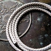 Шнур кожаный круглый, плетеный, цвет белый, диаметр 5 мм