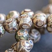 Бусина агат 8, цвет оливковый с рисунком, колорир., 8 мм (стренд 8 шт.)