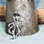 Подвеска металлическая "Осьминожек", цвет античное серебро, 30.5x17x4.5 мм