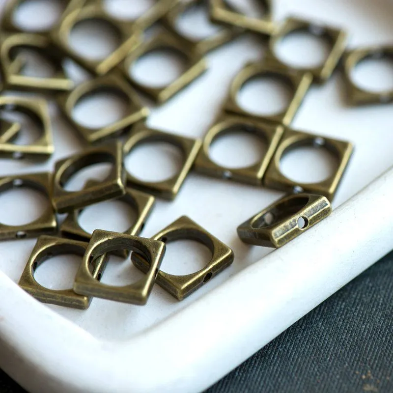 рамка для бусин "каре", цвет античная бронза, 11x11x3 мм