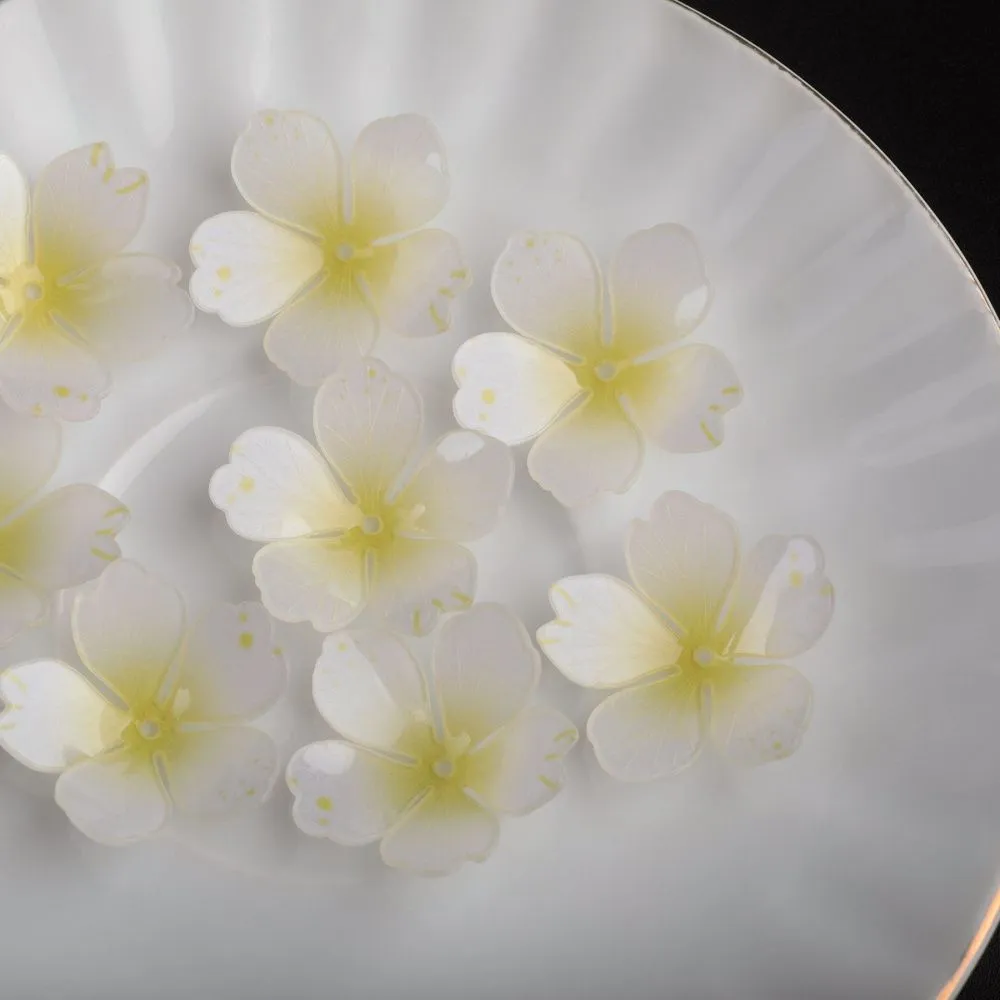 бусина, акрил "цветок", цвет сливочный/светло-желтый, 28x28x8-10 мм