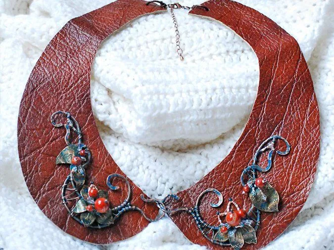 Воротничок из кожи с медным декором