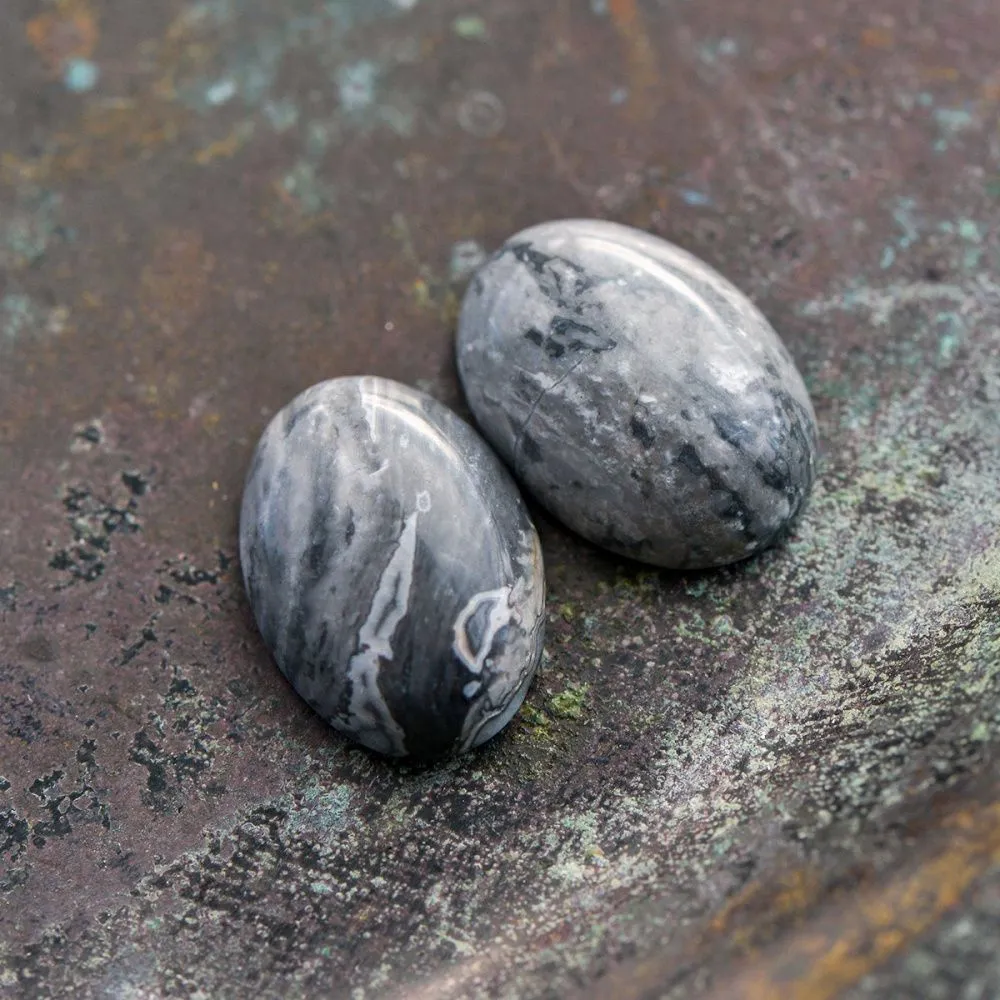 кабошон агат овальный, полосатый черно-белый, 18x13x5 мм