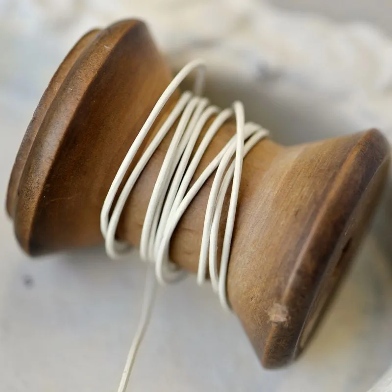 шнур кожаный, цвет белый, диаметр 1 мм