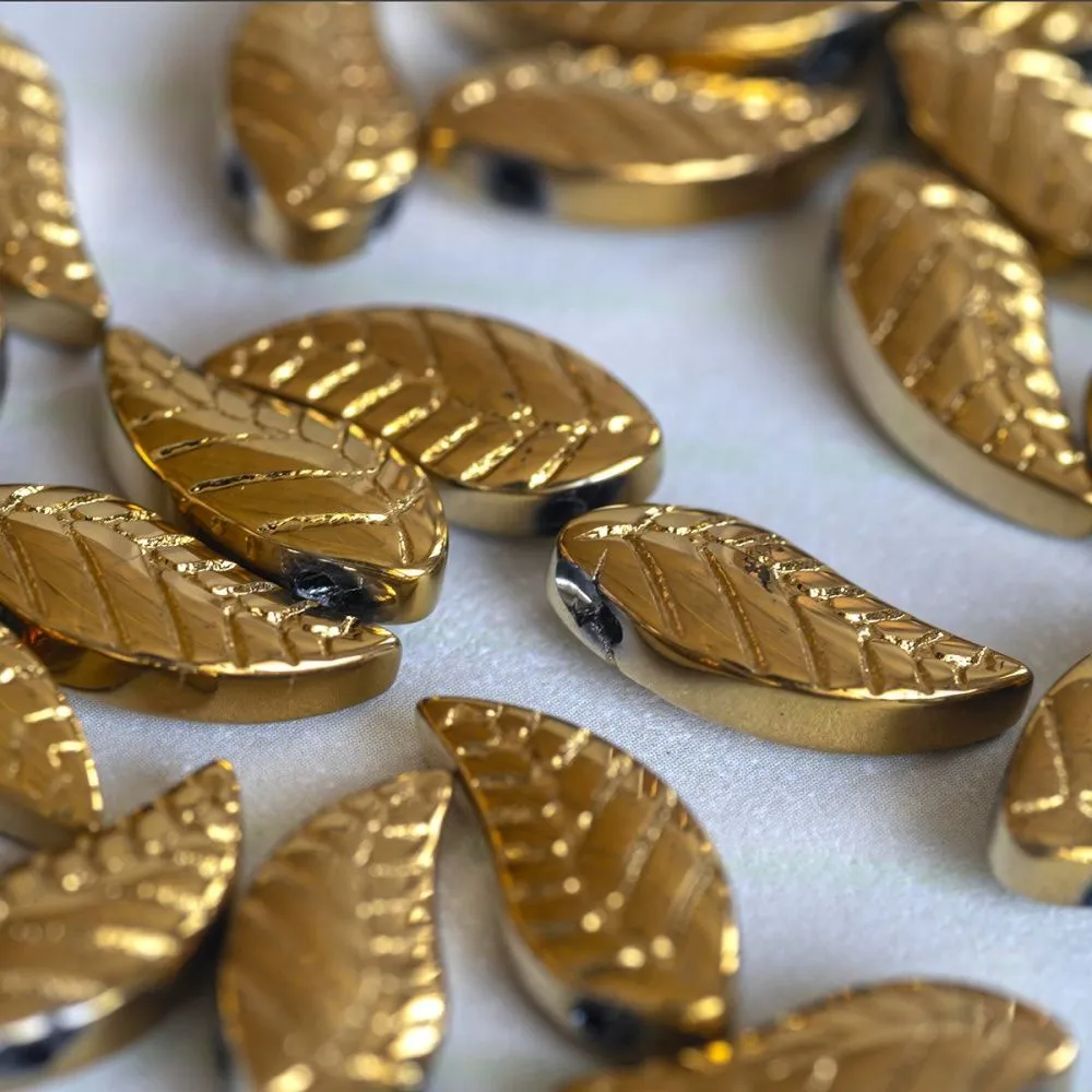 бусина "листок", стекло, цвет золотой, 18х9х5 мм