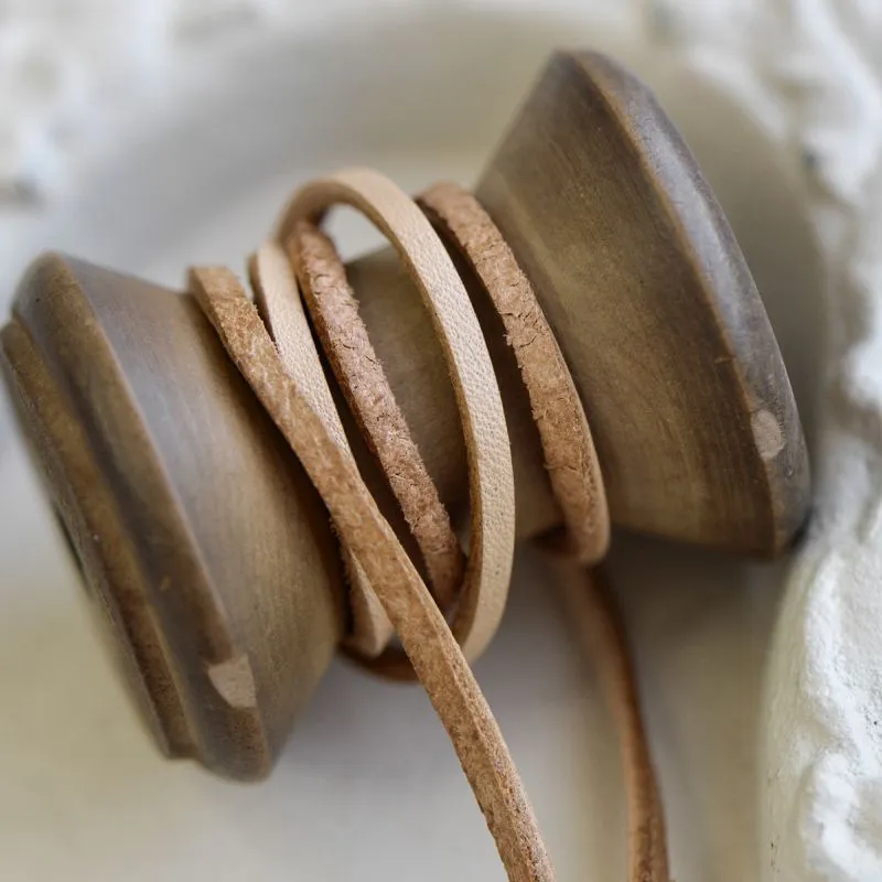 шнур кожаный, плоский, цвет бежевый, 3х2 мм